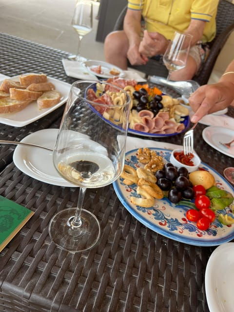 Wine with Maltese Grapes TOUR IN PORTUGUESE - Authentic Traveler Insights