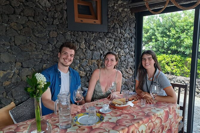 Wines and Moonshines Private Tour - Included Amenities