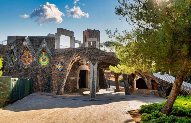 Wines & Wonders: Gaudís Hidden Gems - Discovering the Hidden Architectural and Cultural Gems of Catalonia