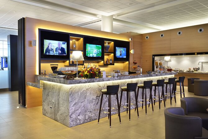 Winnipeg Richardson International Airport Plaza Premium Lounge - Lounge Overview