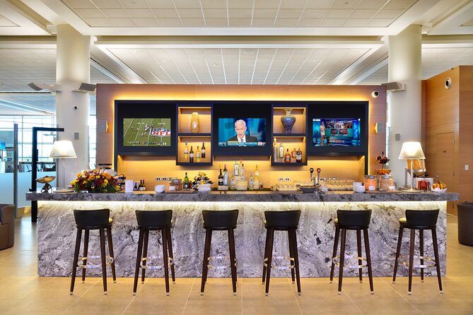 Winnipeg Richardson International Airport Plaza Premium Lounge - Accessibility and Transportation