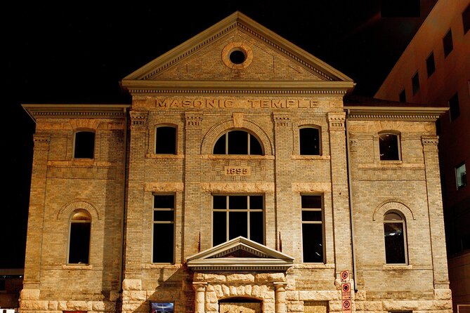 Winnipegs Most Haunted: a Smartphone Audio Ghost Tour - Audio Commentary and GPS Guide