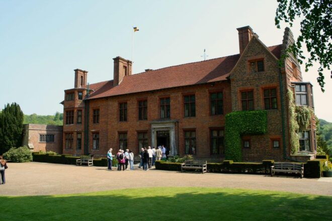 Winston Churchill's Family Home With Private Transportation - The Art of Winston Churchill