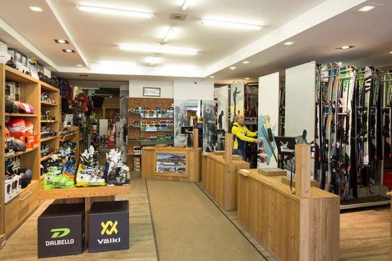 Winter Equipment Rental - Maison Clataud Sestriere "AL BARACHIN" - Staff Expertise and Personalization