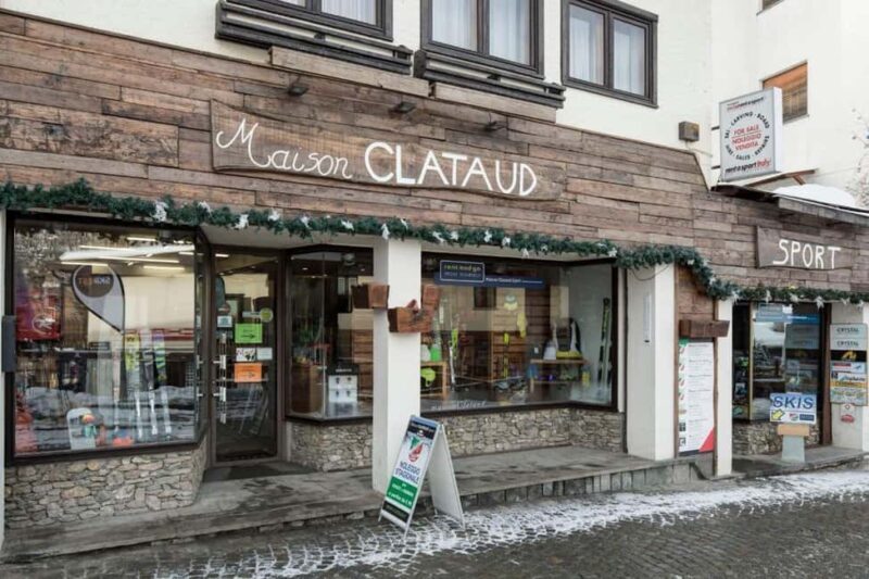 Winter Equipment Rental - Maison Clataud Sport Sauze 2 - The Experience: From Rental to the Slopes