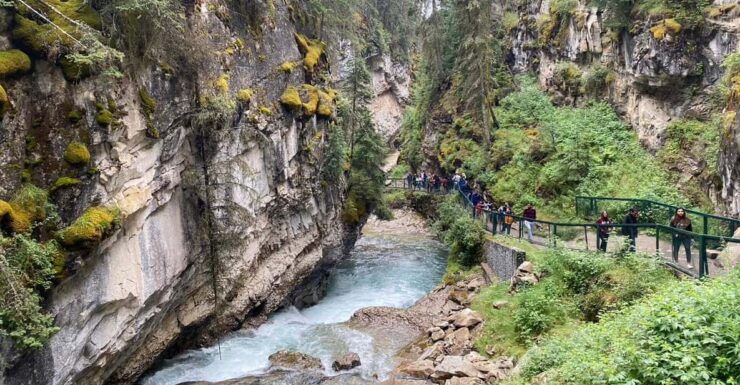 Winter Tour From Calgary Johnston Canyon,Marble Canyon,Banff - Itinerary Highlights