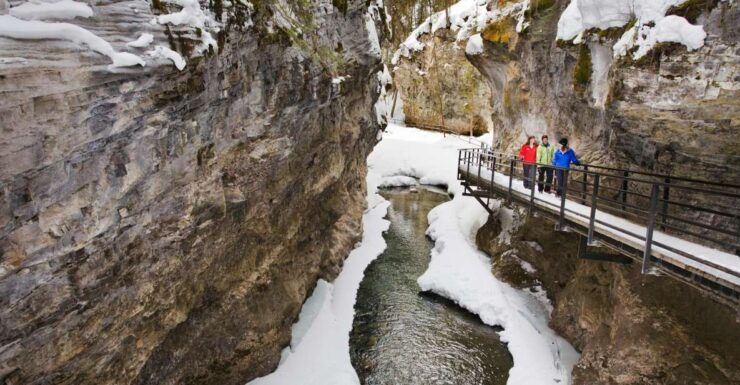 [Winter]Banff,JohnstonCanyon & LakeMinnewanka Full Day Tour - Activity Information