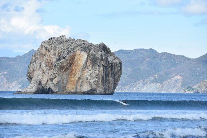 Witches Rock Surf Tour by Boat for ADVANCED Surfers - Tour Highlights