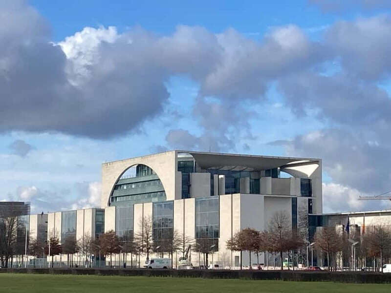 With Reichstag roof-terrace: Insider Parliament tour - Who Would Benefit Most