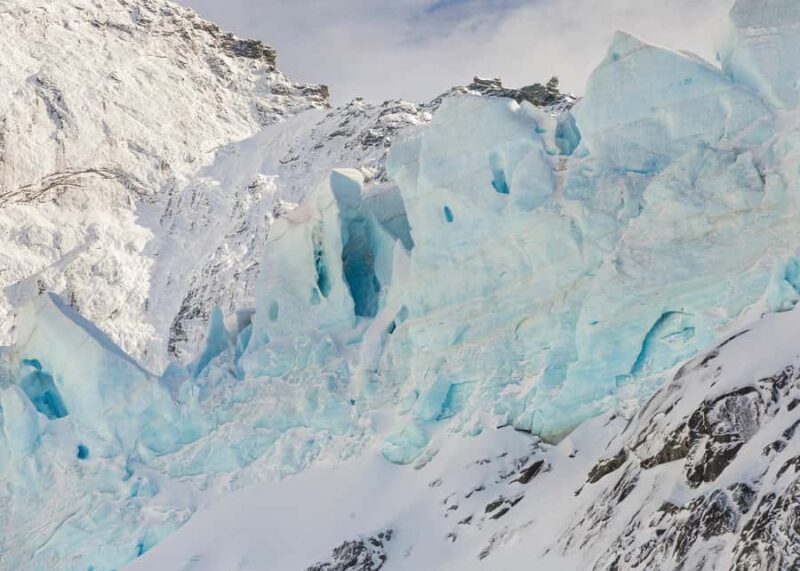 Wnaka: Mt Aspiring Explorer Scenic Flight with 2 Landings - An In-Depth Look at the Mount Aspiring Scenic Flight Experience