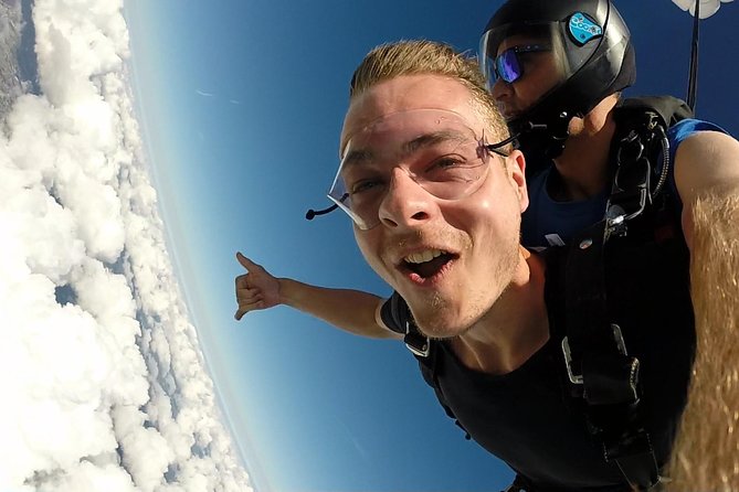 Wollongong Tandem Skydiving - Pricing and Booking