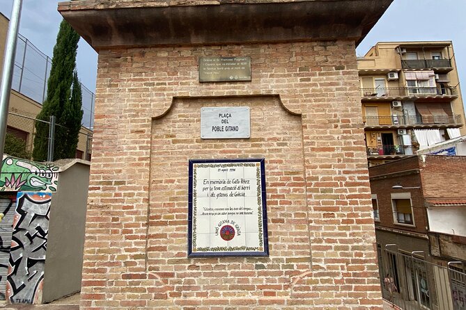 Women and Revolution Barcelona Walking Tour in Gràcia - Exploring Gràcia: A Revolutionary District