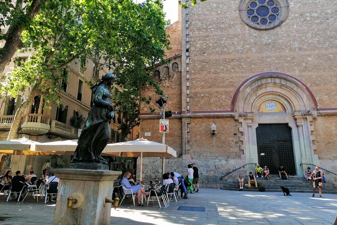Women and Revolution Barcelona Walking Tour in Gràcia - Stories of Courage and Resistance