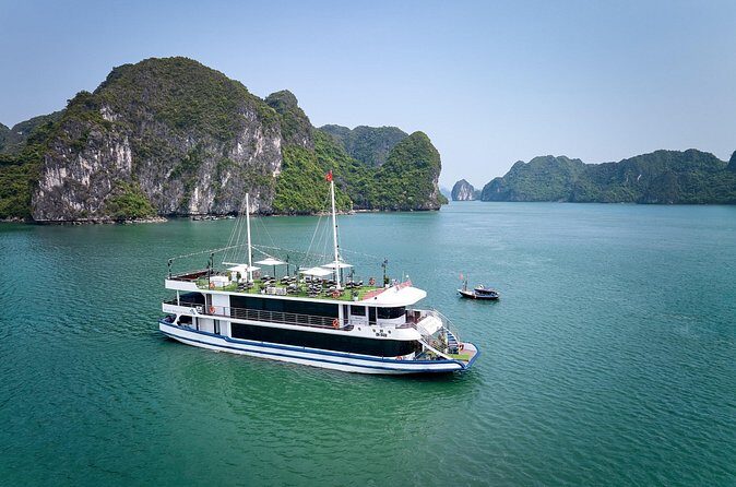 Wonderful Day explore Halong Bay from Hanoi - Lunch on Board: A Delicious Break