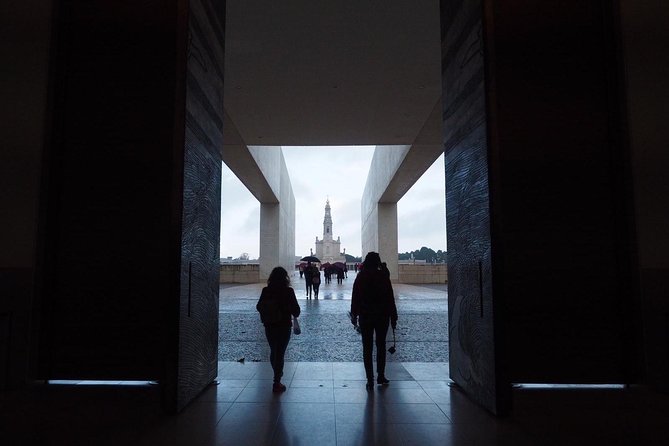 Wonders of Fátima and Óbidos – Tour to Portugal's Center - Fátima: A Sacred Pilgrimage Site