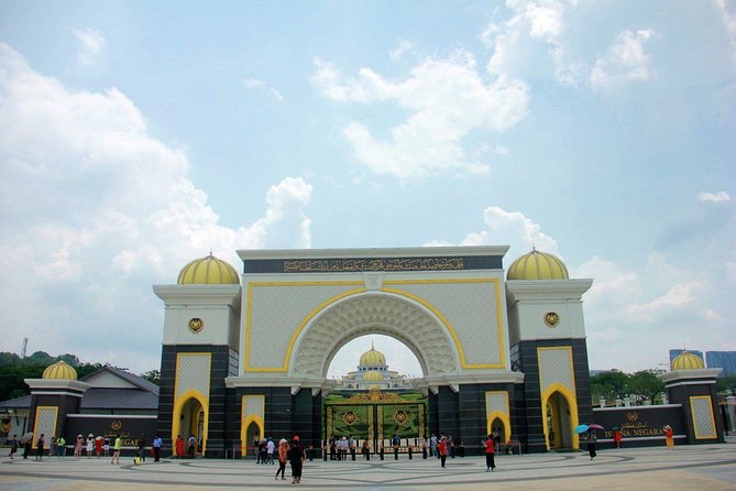 Wonders of KL With a Personal Driver - Price