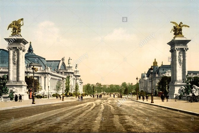 Wonders of Paris by Bike (Night ) - The Sum Up