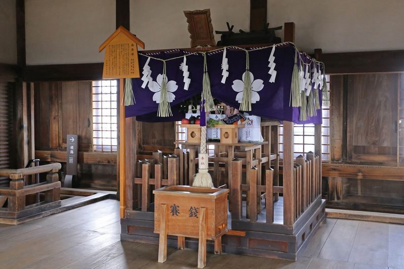 World Heritage Himeji Castle & Akashi Kaikyo Bridge Walking Tour - Is the price worth it?