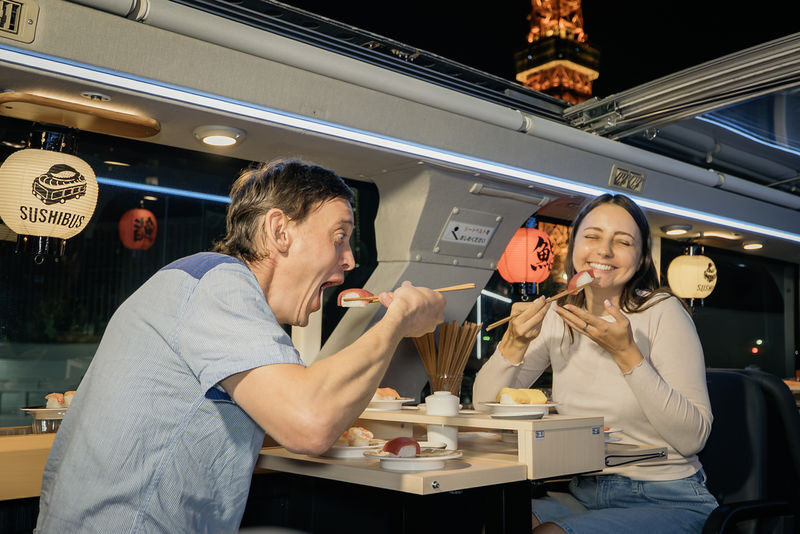 Worlds first! SUSHI BUS TOKYO (All you can eat revolving sushi) - Tokyo Tower, Kaminarimon, and the palace route