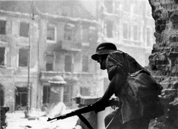 World War 2 in Warsaw - Guided by Locals