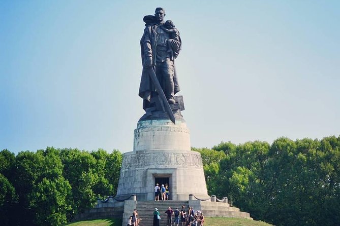 World War II Tour: Places & History of World War II in Berlin - The Berlin Wall and Its Significance