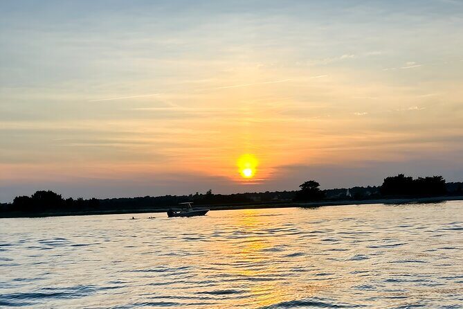 Wrightsville Beach Sunset Dolphin Tour - The Sunset Experience: Views and Atmosphere