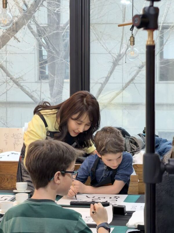 Write a Meaningful Korean Calligraphy Scroll in Insadong - What makes this Insadong class worth your time