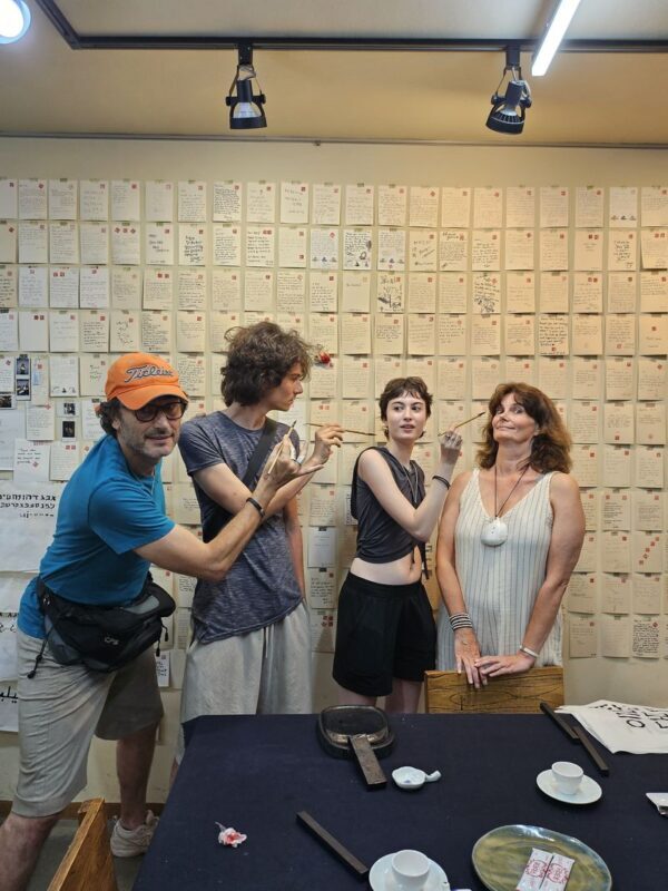 Write a Meaningful Korean Calligraphy Scroll in Insadong - Fitting the class into a day in Seoul