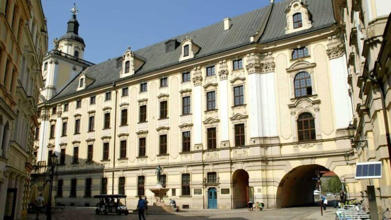 Wrocaw: 2-hour e-bus tour with driver-guide up to 16 people - Good To Know