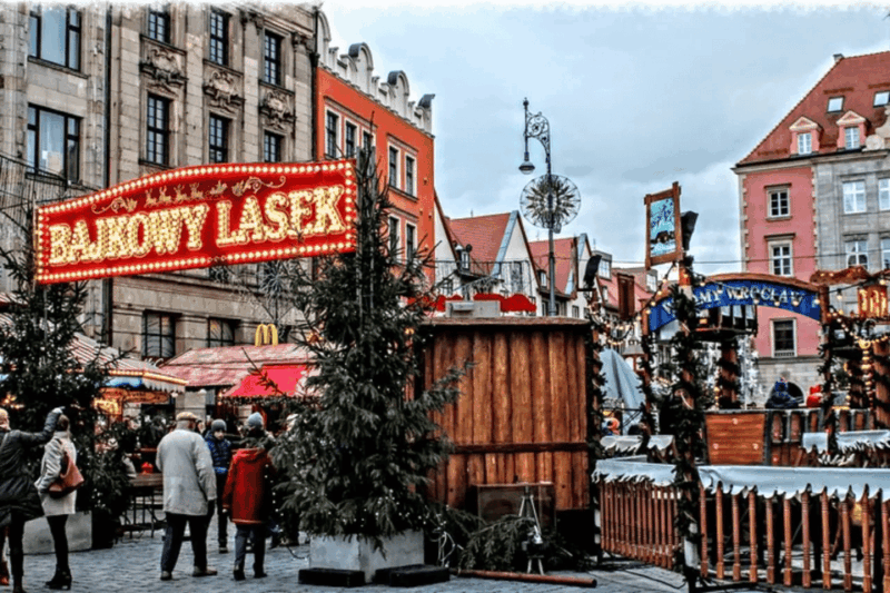 Wrocaw: Christmas Market and City Highlights Walking Tour - Wrocław: Christmas Market and City Highlights Walking Tour — A Festive Exploration of Poland’s Vibrant City  