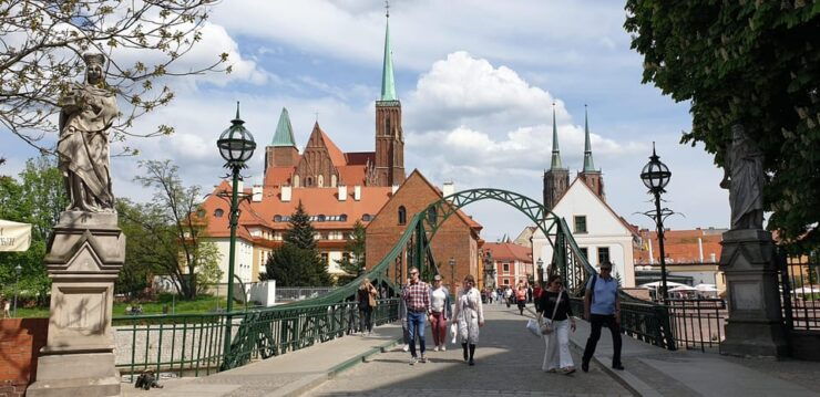 Wrocław: 2-Hour E-Bus Tour With Licensed Guide, 13-15 People - Key Points