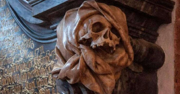 Wroclaw: 2-Hour Mysterious Walking Night Tour - Tour Duration and Language Options