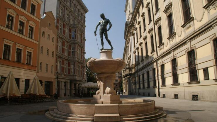 Wrocław: 2-Hour RETRO E-Bus Tour (For Groups up to 7 People) - Key Points