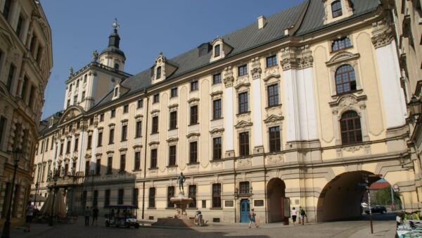 Wrocław: 2-Hour RETRO E-Bus Tour (For Groups up to 7 People) - Starting Point