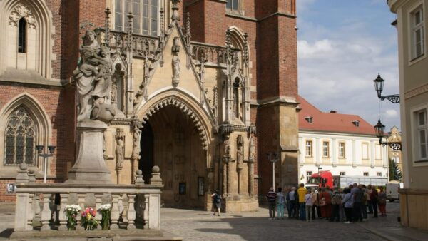 Wrocław: 2-Hour RETRO E-Bus Tour (For Groups up to 7 People) - Key Sites