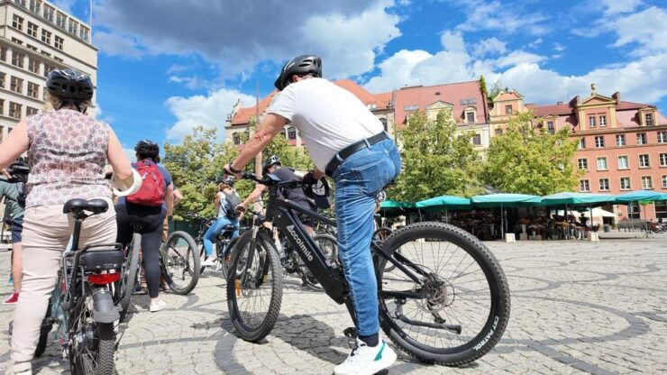 Wrocław: 3 Hour Tour With a Guide on Electric Bikes - Experience Highlights