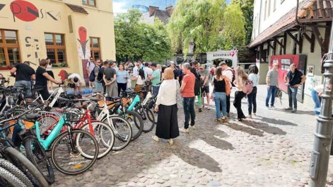 Wrocław: 3 Hour Tour With a Guide on Electric Bikes - City Features