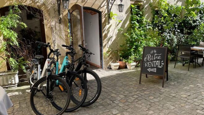 Wrocław: 3 Hour Tour With a Guide on Electric Bikes - Pricing and Booking