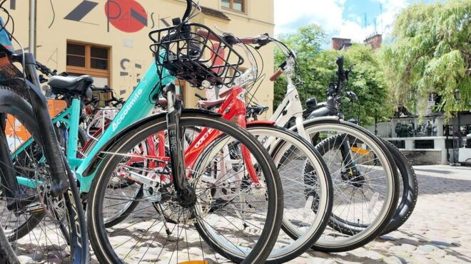 Wrocław: 3 Hour Tour With a Guide on Electric Bikes - Group Size and Languages