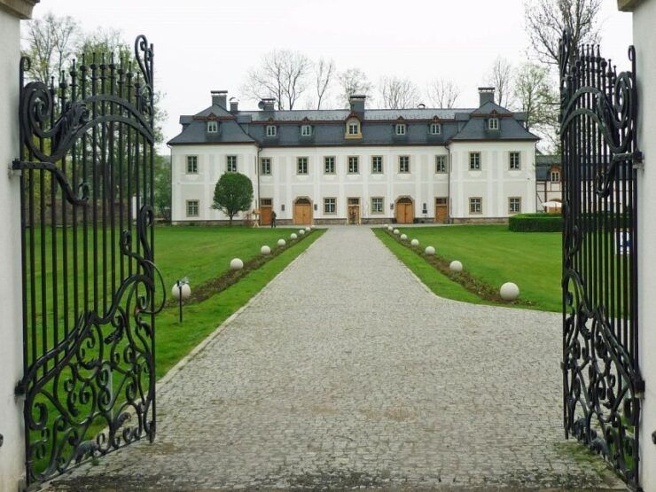 Wroclaw Day Tour to Giant Mountains, Karpacz, Palaces Valley - Tour Duration and Cancellation Policy