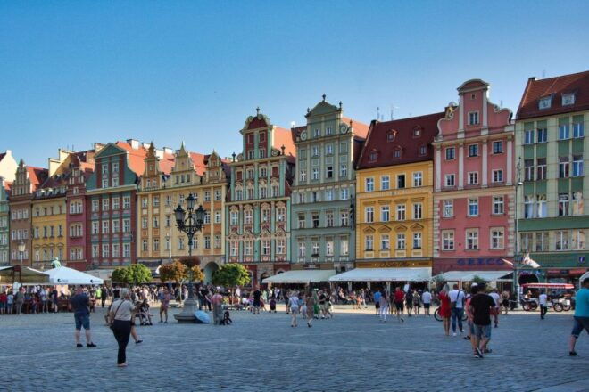 Wroclaw: Express Walk With a Local in 60 Minutes - Insights Into Wroclaws Culture