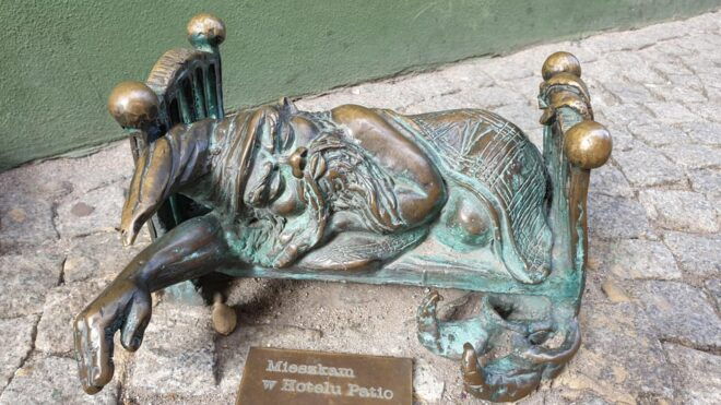 Wrocław: Following the Dwarfs. See the City Differently! 2h - Immersive Guided Tour Experience