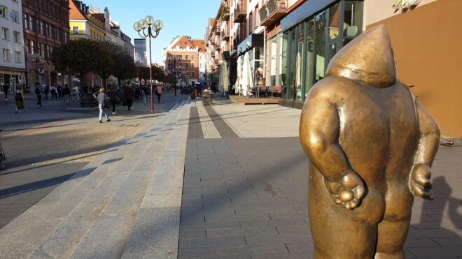 Wrocław: Following the Dwarfs. See the City Differently! 2h - Dwarf Trail Highlights and Significant Sites