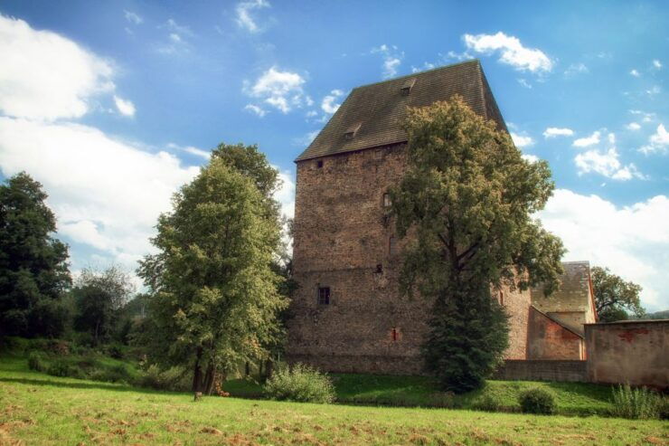 Wroclaw: Giant Mountains & Valley of Palaces Day Tour - Tour Duration and Language Options