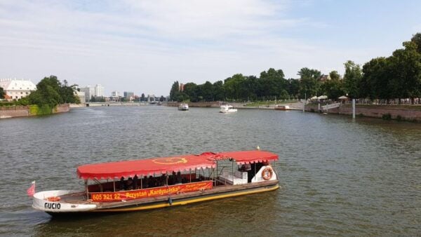 Wrocław: Gondola Cruise With a Guide - Accessibility and Post-Cruise
