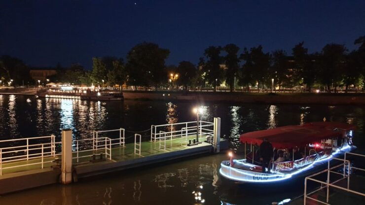 Wrocław: Old City Night Walk and Gondola Ride - Tour Details