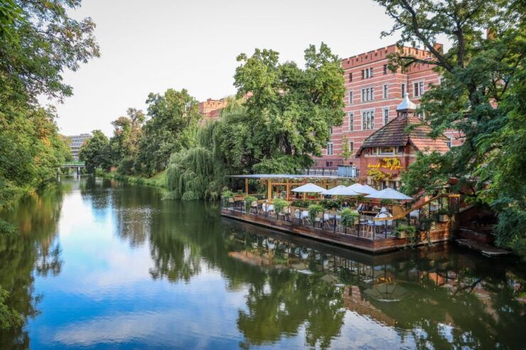 Wrocław: Old Town and Ostrów Tumski Walking Tour in English - Cancellation and Flexibility
