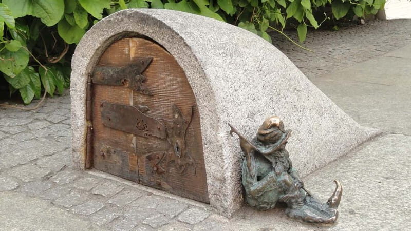 Wroclaw: Old Town, Ostrów Tumski, and Dwarves Guided Tour - Discovering Wroclaw’s Old Town and Ostrów Tumski