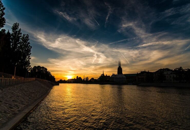 Wrocław: Ostrów Tumski and Old Town Highlights Private Tour - Tour Details