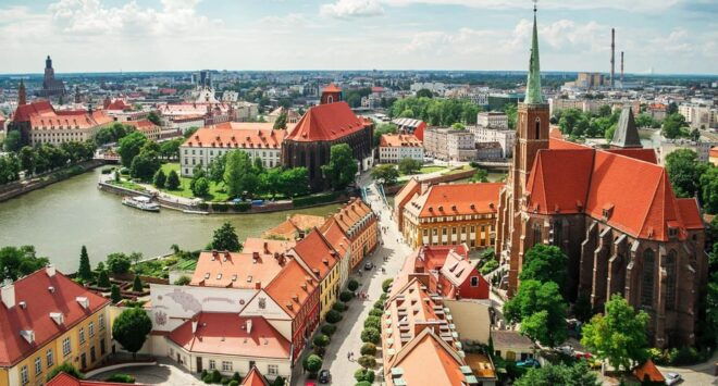 Wroclaw: Personal Tour by Terra - Cross Tumski Bridge to Ostrów Tumski
